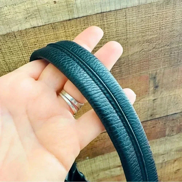 NWOT Sondra Roberts Leather Squared Hobo Bag With Tassel - Picture 8 of 11